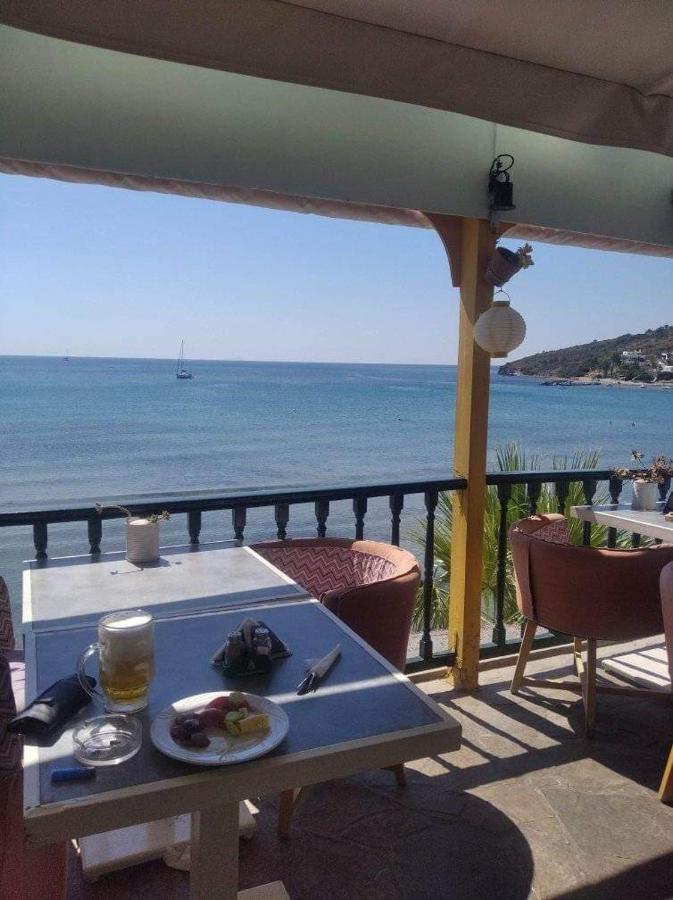 Ammoudia Rooms Agia Marina  Exteriör bild