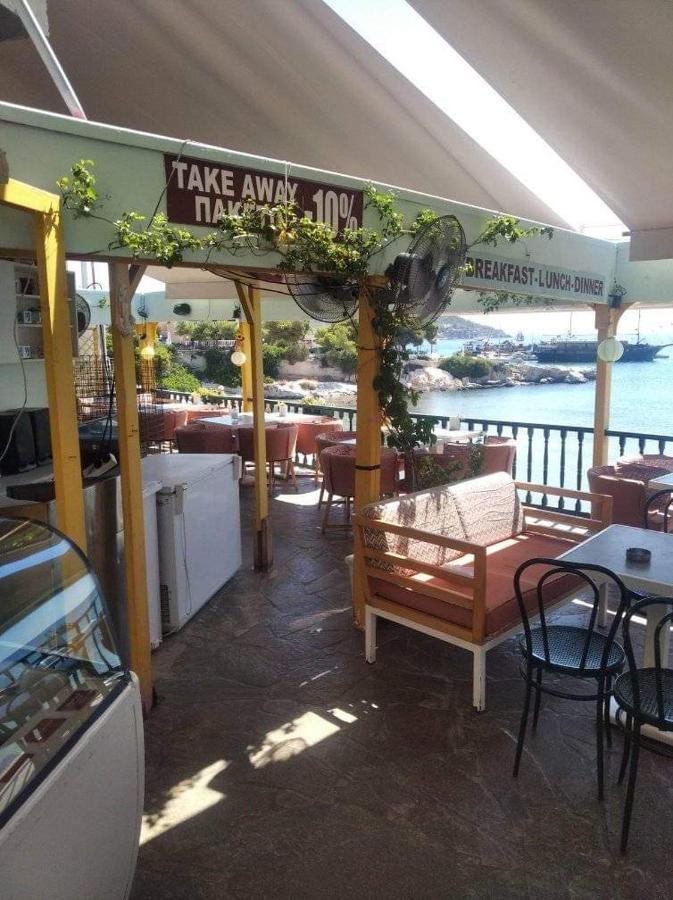 Ammoudia Rooms Agia Marina  Exteriör bild
